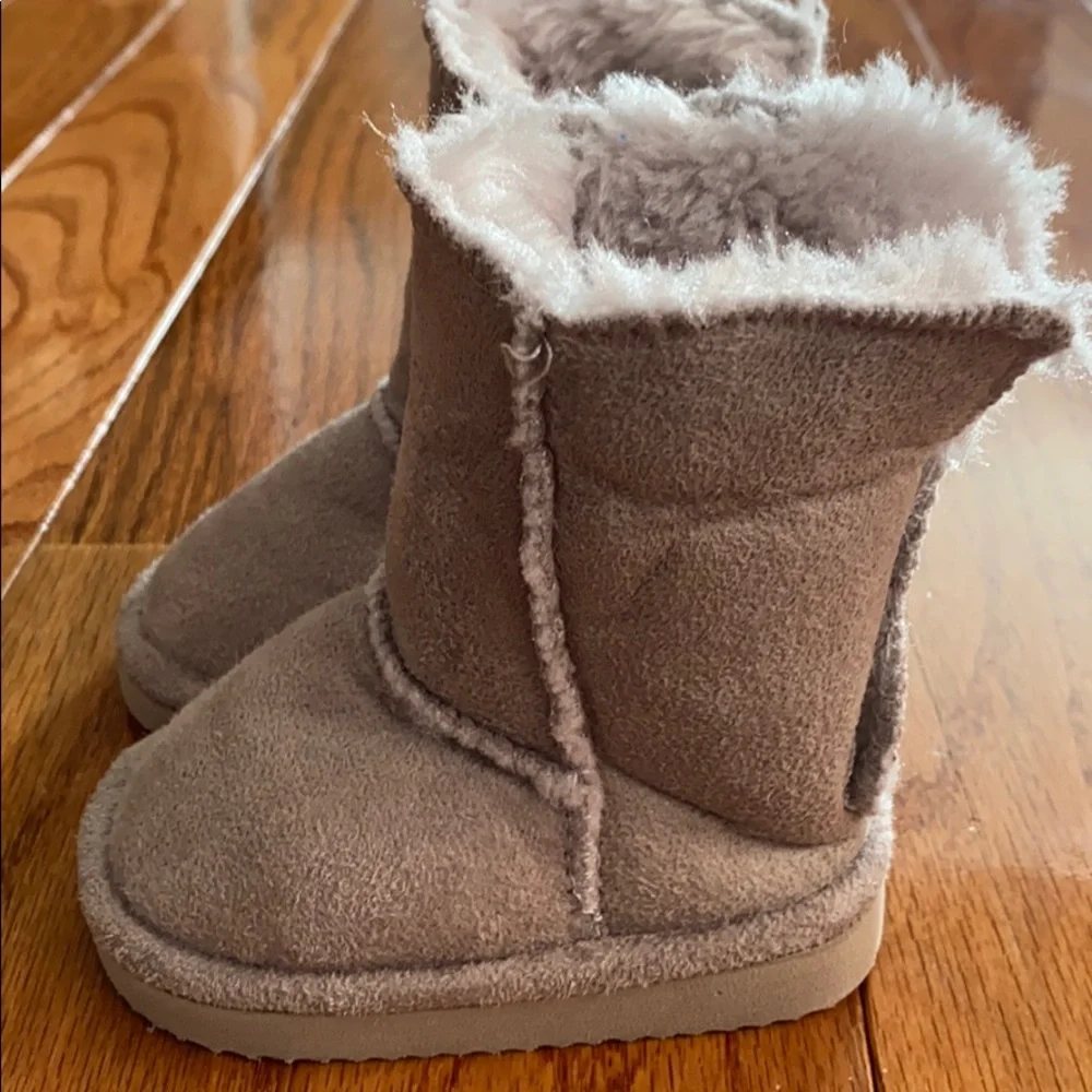 Baby girl fur lined boots